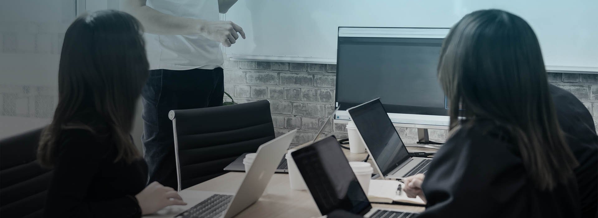 FIVE STEPS TO EXAMINE AND IMPROVE YOUR LEADERSHIP STYLE-1920x700